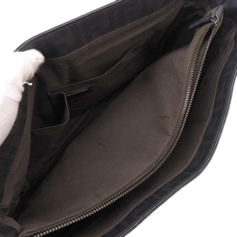 フェンディ FENDI ズッカ ショルダーバッグ メッセンジャーバッグ PVC ブラック グレー 7VA195 中古 新入荷 OB1965 FENDI（フェンディ） ズッカ ショルダーバッグ メッセンジャーバッグ