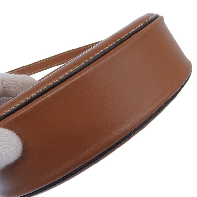 セリーヌ CELINE クロスボディ オーバルパース キュイル トリオンフ スムースカーフスキン タン 10I703DPQ.04LU 美品 新入荷 OB1988 TRIOMPHE セリーヌ CELINE クロスボディ オーバルパース キュイル