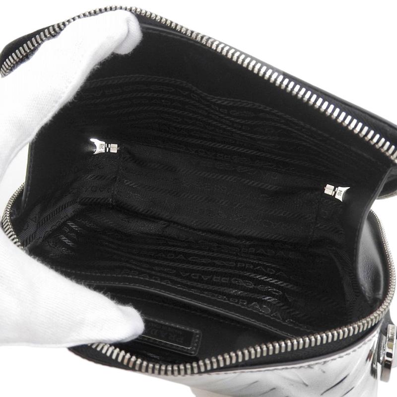 プラダPradaブリック クロムブリック クロム シルバー パテント 2VH070 56 5 プラダ PRADA ブリック 2VH070 ショルダーバッグ レザー ゴールド