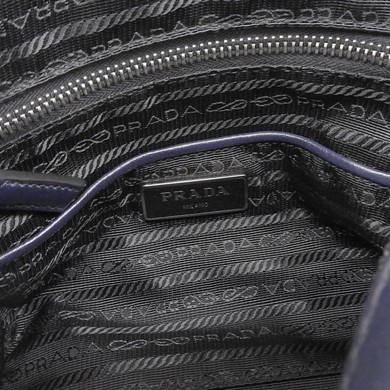 PRADA（プラダ） ショルダーバッグ メッセンジャーバッグ レザー