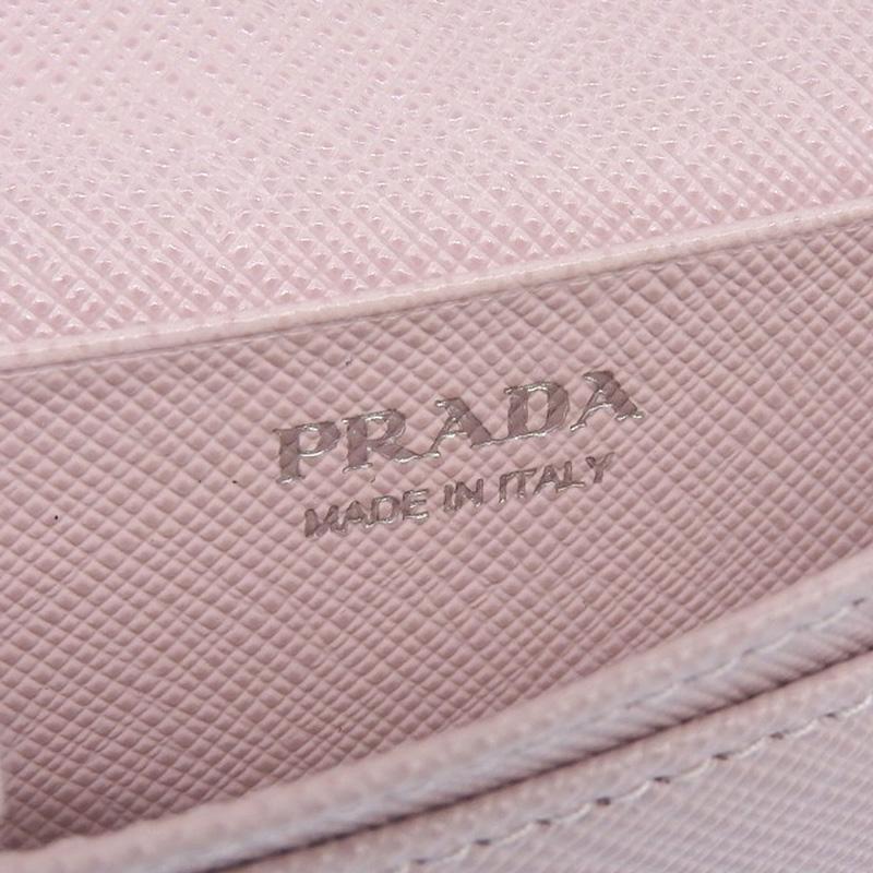 美品 PRADA プラダ 名刺入れ サフィアーノレザー メタルロゴ ピンク PRADA（プラダ） カードケース 名刺入れ サフィアーノ レザー ピンク