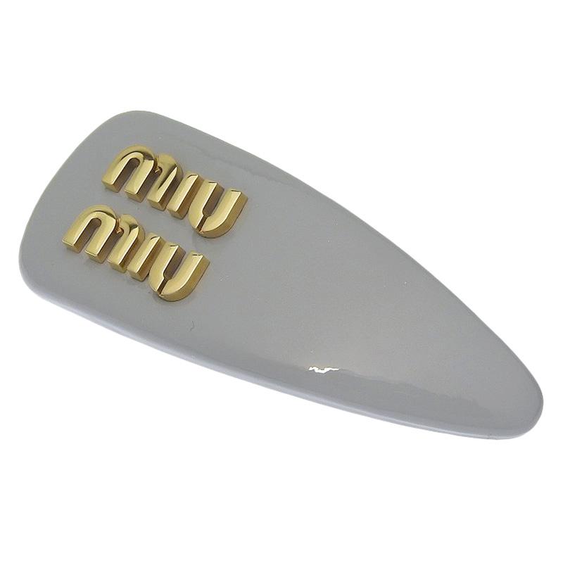 MIUMIU パールグレー パテントレザーヘアクリップ miu ミュウミュウ MIUMIU ヘアアクセサリー ロゴ バレッタ ヘア