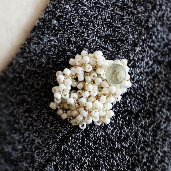 ブローチ ビーズクロッシェ 編み 花 ハンドメイド フラワー 上品 ミニ