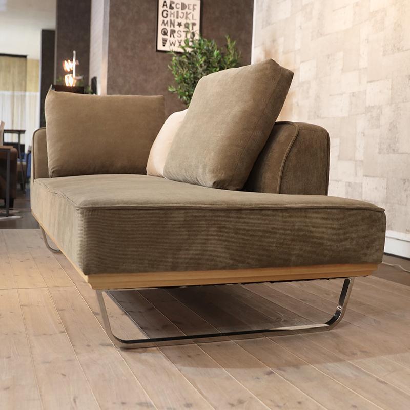 新品未使用　高さ調整可能　カウチソファ　２人掛け　クッション２個付き　グリーン 2人掛けソファ 幅120cm カラフル包みボタン 木脚 肘無し