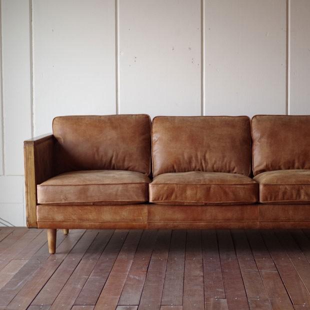 完売いたしましたヴィンテージレザーとウッドのソファー 3P 英国