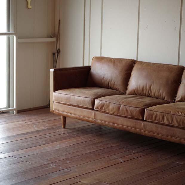 完売いたしましたヴィンテージレザーとウッドのソファー 3P 英国