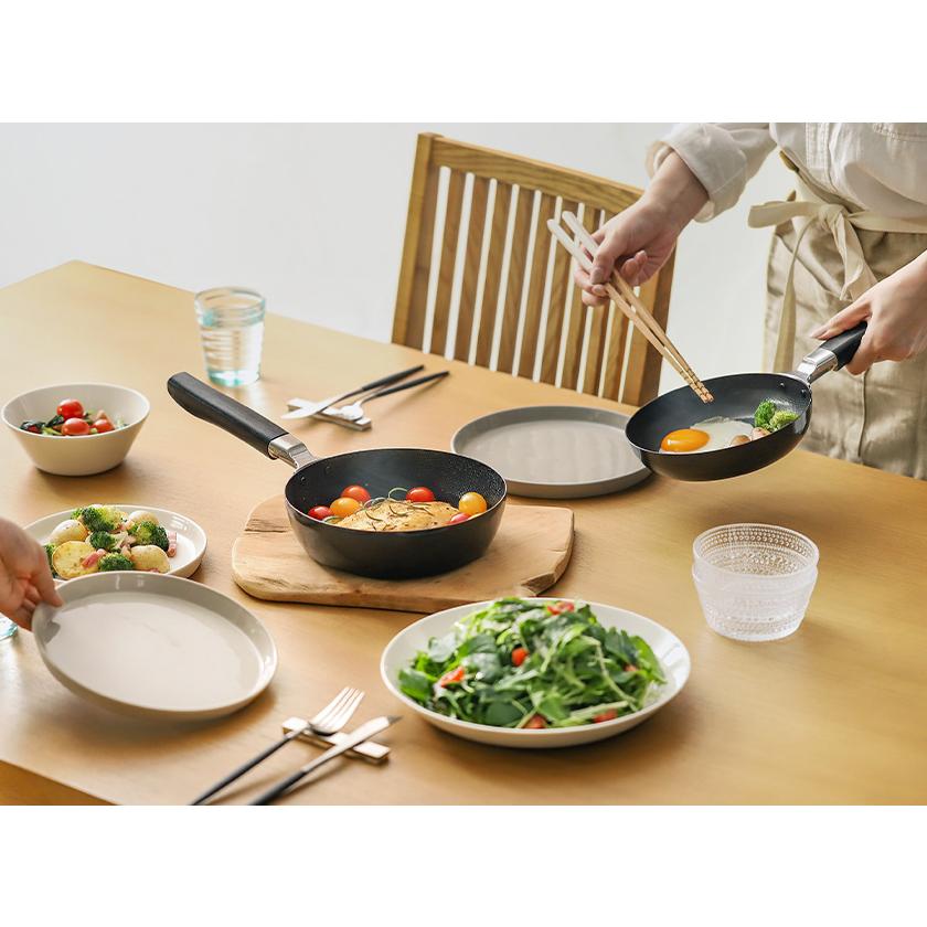 Flying Saucer（フライングソーサー） ［ 鉄エンボスフライパン 20cm