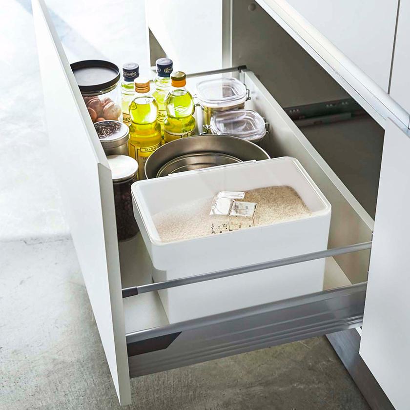 特典付［ 密閉 シンク下米びつ 5kg 計量カップ付 タワー ］山崎実業 tower 米びつ 冷蔵庫 スリム 米 収納 保存容器 密閉 米櫃 5キロ 野菜室 シンプル 3377 3378 | 山崎実業 | 12