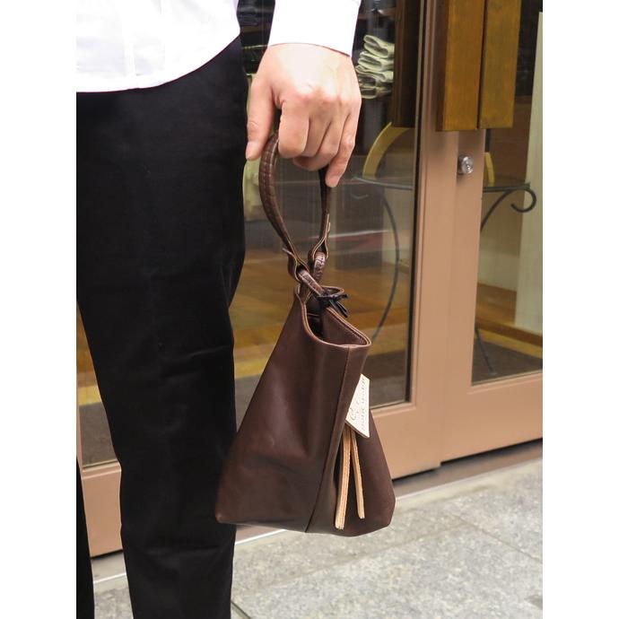 cornelian taurus by daisuke iwanaga コーネリアンタウラス バイ /CWS deformer bag/レザー巾着/ダークブラウン/cor460102 | ブランド登録なし | 01