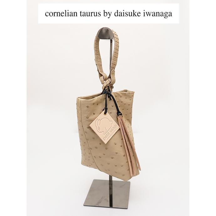cornelian taurus by daisuke iwanaga コーネリアンタウラス CWS deformer bag/レザー巾着/オーストリッチ 日本製 ベージュ cor521201 | 