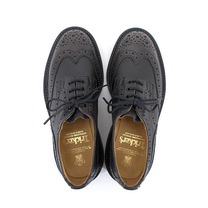 美品 トリッカーズ クロコ型押し ウイングチップ 9 Vibramソール 黒 美品 トリッカーズ クロコ型押し ウイングチップ 9 Vibramソール 黒