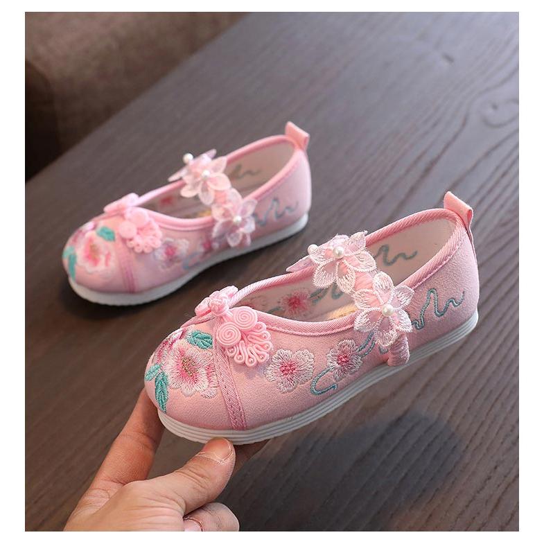 ピンク花柄刺繍着物セット 草履付き⭐️七五三 9/5まで掲載⭐️ ピンク花柄刺繍着物セット 草履付き⭐️七五三