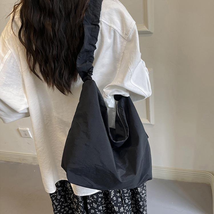 シャーリングナイロンショルダーバッグ ショルダーバッグ