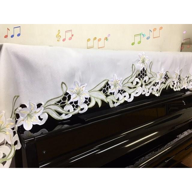 送料込み：80Ｘ220ｃｍ　　カットワーク刺繍　アップライトピアノカバー 百合の花　白地にグリーン｜rose-viva-shop｜02