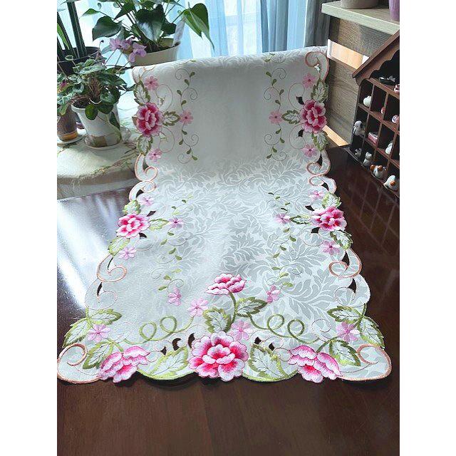 牡丹の花刺繍 40X80cm テーブルセンター ホワイトにピンク刺繍 : Rose 