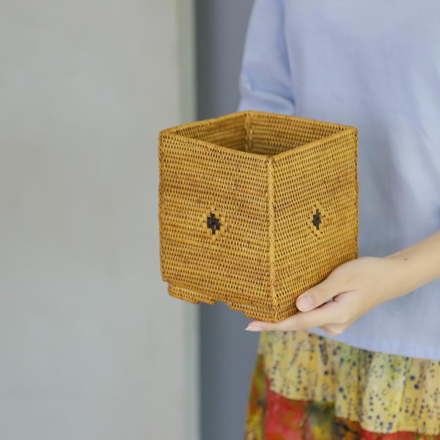 アタ 小物入れ 手編み バリ島 天然素材 伝統工芸 Rosily BOX351 |  | 01