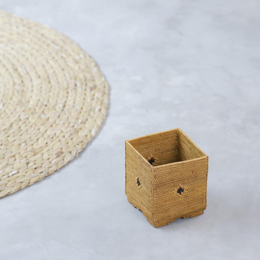 アタ 小物入れ 手編み バリ島 天然素材 伝統工芸 Rosily BOX351 |  | 04