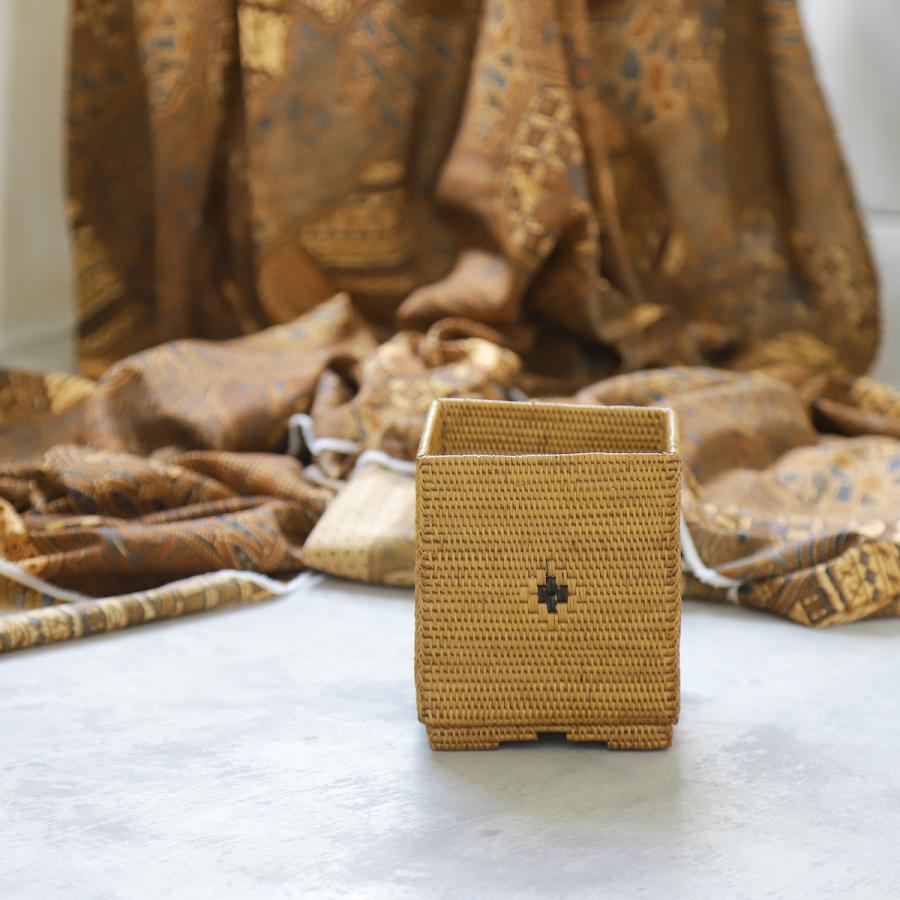 アタ 小物入れ 手編み バリ島 天然素材 伝統工芸 Rosily BOX351 |  | 06