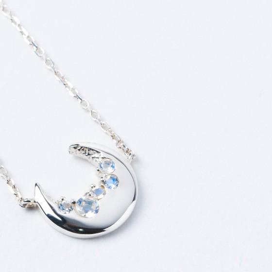 三日月 ネックレス レディース ゴールド シルバー ロイヤルブルームーンストーン 代 30代 シンプル 人気 ブランド Nm07 Sr ロッソエブルージュエリー 通販 Yahoo ショッピング