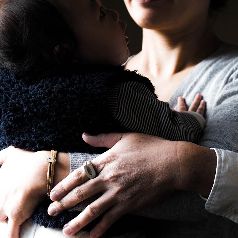 18金ゴールドのお守りネックレス ロッソエブルーベビーリング パパ