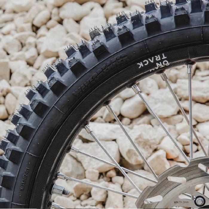 X-GRIP エックスグリップ F.I.M.タイヤ WAVEBREAKER ウェーブ