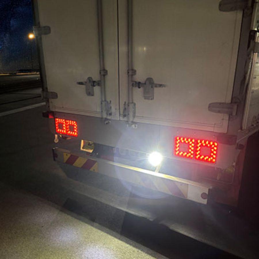IPF LED小型バックランプ ブラケット付き 24V IPF LBL-02 6720000
