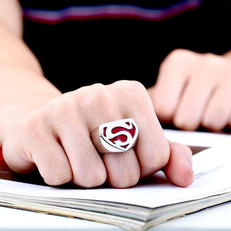 スーパーマンデザインレッドリング スタイリッシュなスーパーマンのマークのリング シルバー 高品質316Lサージカルステンレスリング　金属アレルギー対応 |  | 03