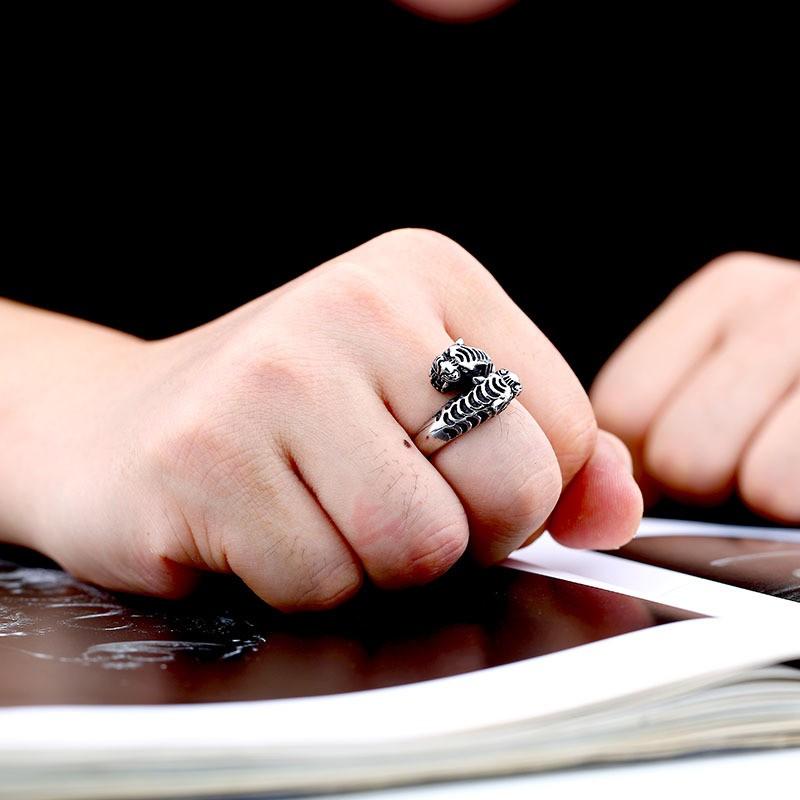 リング 指輪 メンズ ステンレス トラ 虎 とら タイガー サージカルステンレス ステンレスリング 双頭 動物 細身 クール プレゼント アクセサリー |  | 01