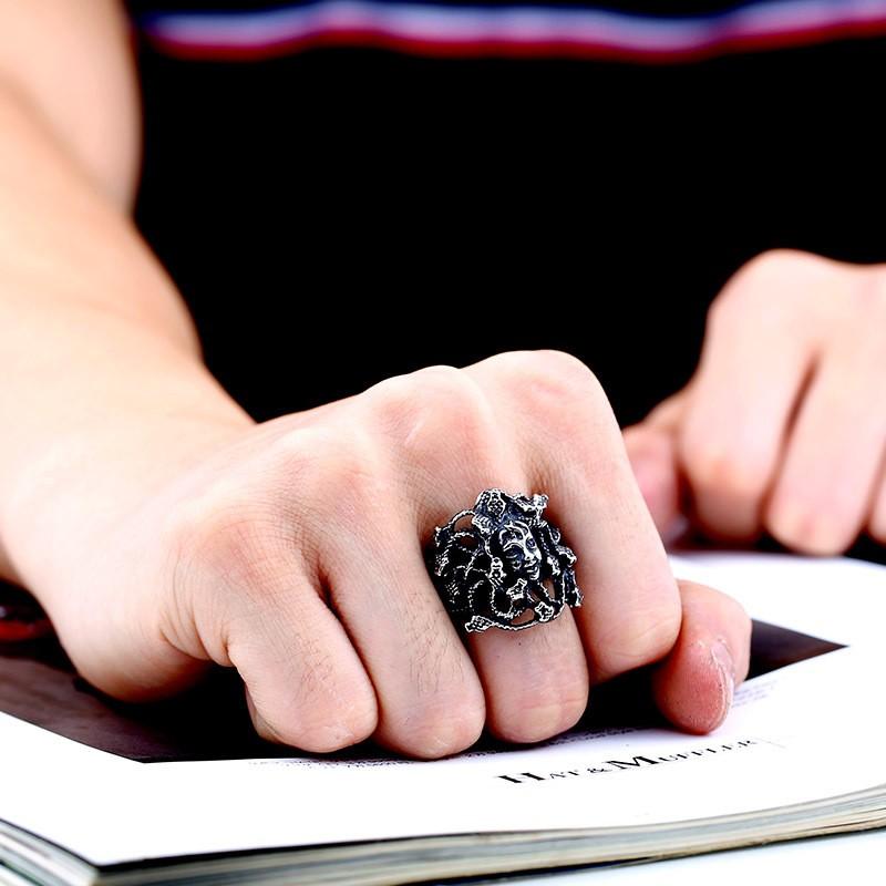 リング 指輪 メンズ ステンレス 蛇 ヘビ 爬虫類 サージカルステンレス メデューサ 女性 クール ユニセックス レディース プレゼント ギフト ゴシック ゴスロリ |  | 01