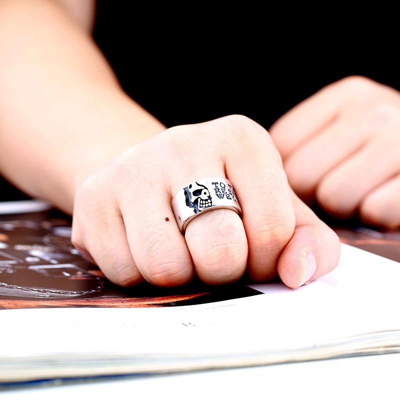 リング 指輪 メンズ ステンレス サージカルステンレス ハーフ 半分 スカル 髑髏 ガイコツ ドクロ 英字 シンプル アクセサリー プレゼント シルバー |  | 01