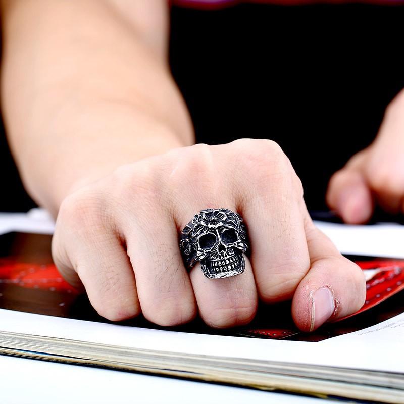 リング 指輪 メンズ ステンレス フラワースカルリング サージカルステンレス フラワー 花 スカル 髑髏 立体 ワイド ユニーク アクセサリー プレゼント |  | 01