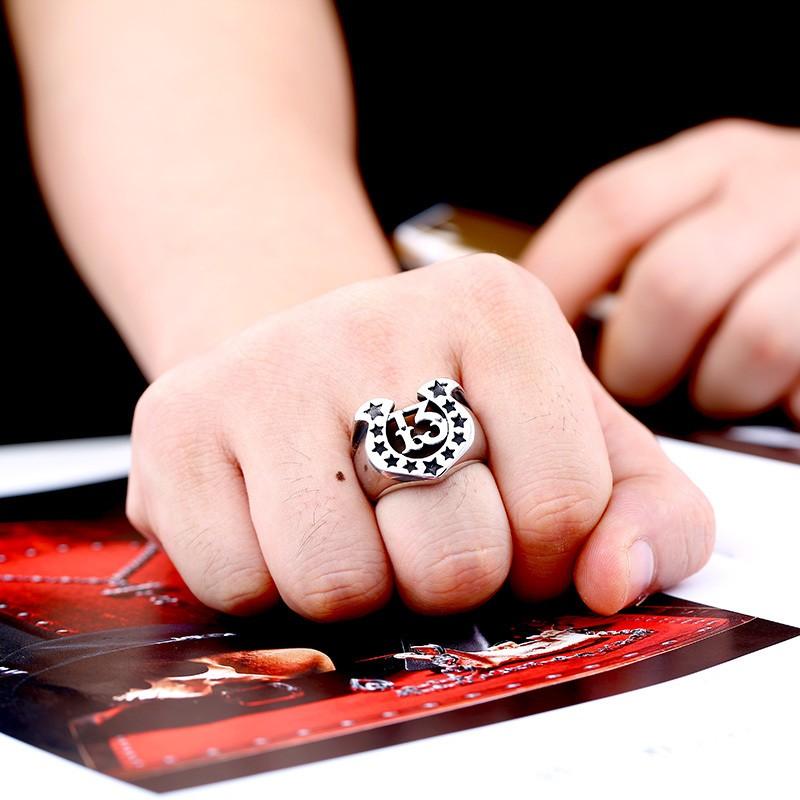 リング 指輪 メンズ ステンレス 馬蹄 13 サージカルステンレス 馬 ウマ 蹄鉄 ナンバー スター 星 ユニーク 個性的 ユニセックス ペア プレゼント |  | 01