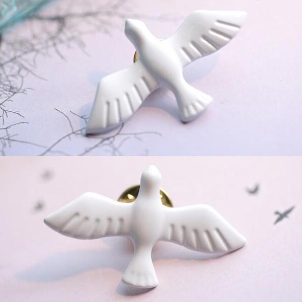 白鳥 ブローチ 鳥 ホワイト 鳥グッズ 鳥雑貨 インコ オウム アクセサリー 和物 和風 スワン 素朴 シンプル ガーリー ナチュラル レディース ギフト |  | 02