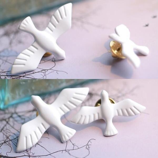 白鳥 ブローチ 鳥 ホワイト 鳥グッズ 鳥雑貨 インコ オウム アクセサリー 和物 和風 スワン 素朴 シンプル ガーリー ナチュラル レディース ギフト |  | 03