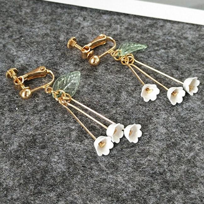 スズラン イヤリング 花 フラワー イヤーカフ ノンホール ホワイト 白 ゴールド イヤークリップ アレルギーフリー 金属アレルギー対応 大人 可愛い 綺麗 揺れる |  | 01