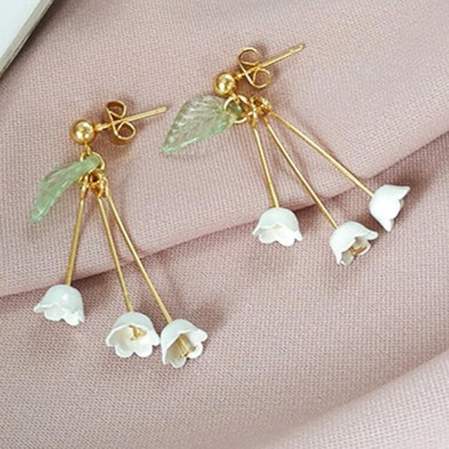 スズラン イヤリング 花 フラワー イヤーカフ ノンホール ホワイト 白 ゴールド イヤークリップ アレルギーフリー 金属アレルギー対応 大人 可愛い 綺麗 揺れる |  | 02