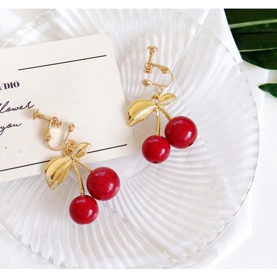 チェリー イヤリング イヤーカフ さくらんぼ ノンホール シルバー ゴールド 花 イヤークリップ アレルギーフリー 金属アレルギー対応 可愛い ポップ ゆるふわ |  | 05