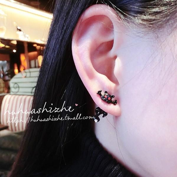 ネコ ピアス 猫 ねこ クリスタル 黒猫 ブラック レッド ホワイト クリア クリスタル レディース ハロウィン アクセ コミカル 個性的 ゴシック ゴスロリ 可愛い |  | 02