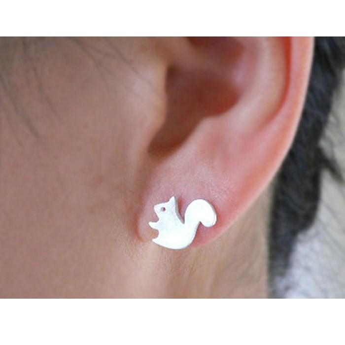 ピアス リス シンプル スタッドピアス アクセサリー 小動物 大人