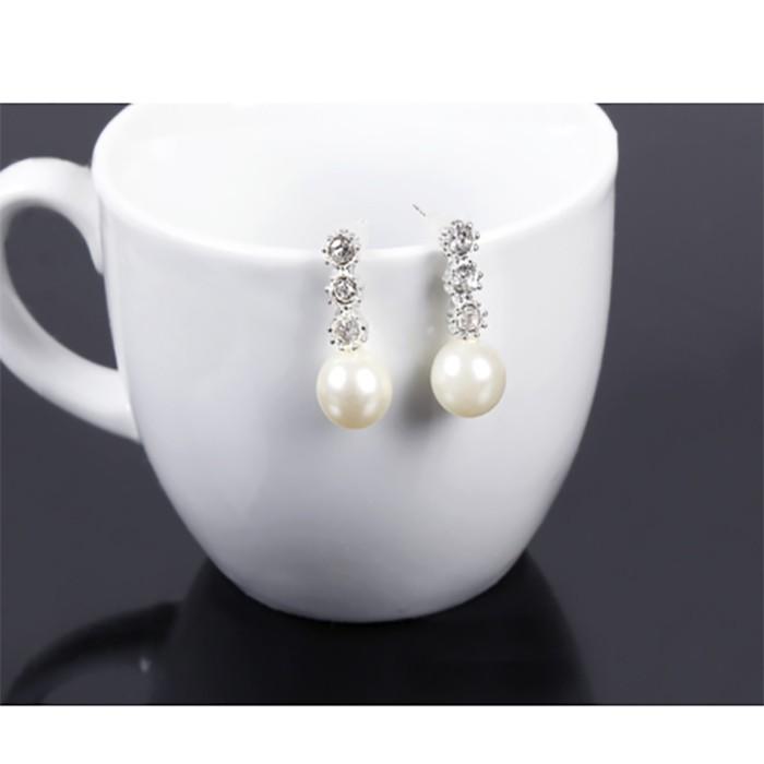 ピアス パール 3連 ストーン ラインストーン 可愛い ビンテージ アクセサリー 大人 レディース シルバー 二次会 披露宴 ウェディング ギフト |  | 01