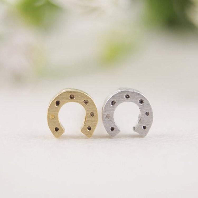 馬 ひづめ ピアス ホースシュー 幸運 蹄 可愛い ビンテージ アクセ 大人 ガーリー シルバー ゴールド ハロウィン ギフト シンプル プレゼント レディース Pia 145 ロキシー工房 通販 Yahoo ショッピング