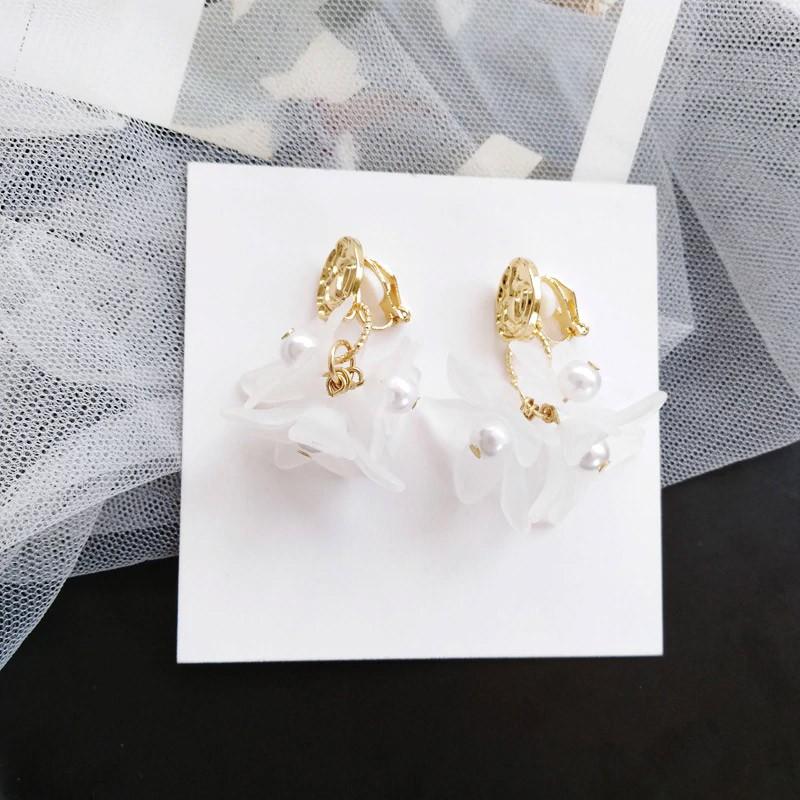 フラワー ピアス 花 ホワイト 白 エレガント レディース ゴールド