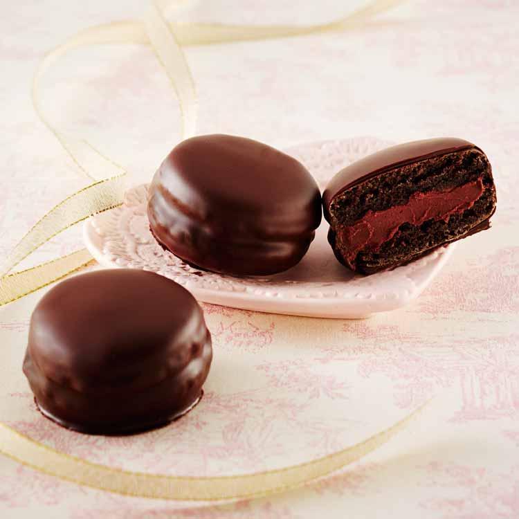 ロイズ 公式 ROYCE' 期間数量限定 バレンタイン カカオマカロン[3個入] スイーツ チョコレート プチギフト 個包装 ポイント利用 | ROYCE' | 01