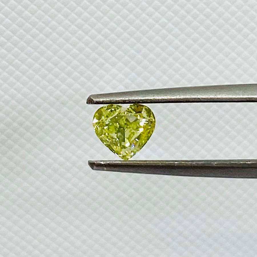 FANCY GREEN YELLOW 0.378ct HS/RT2784/CGL_3