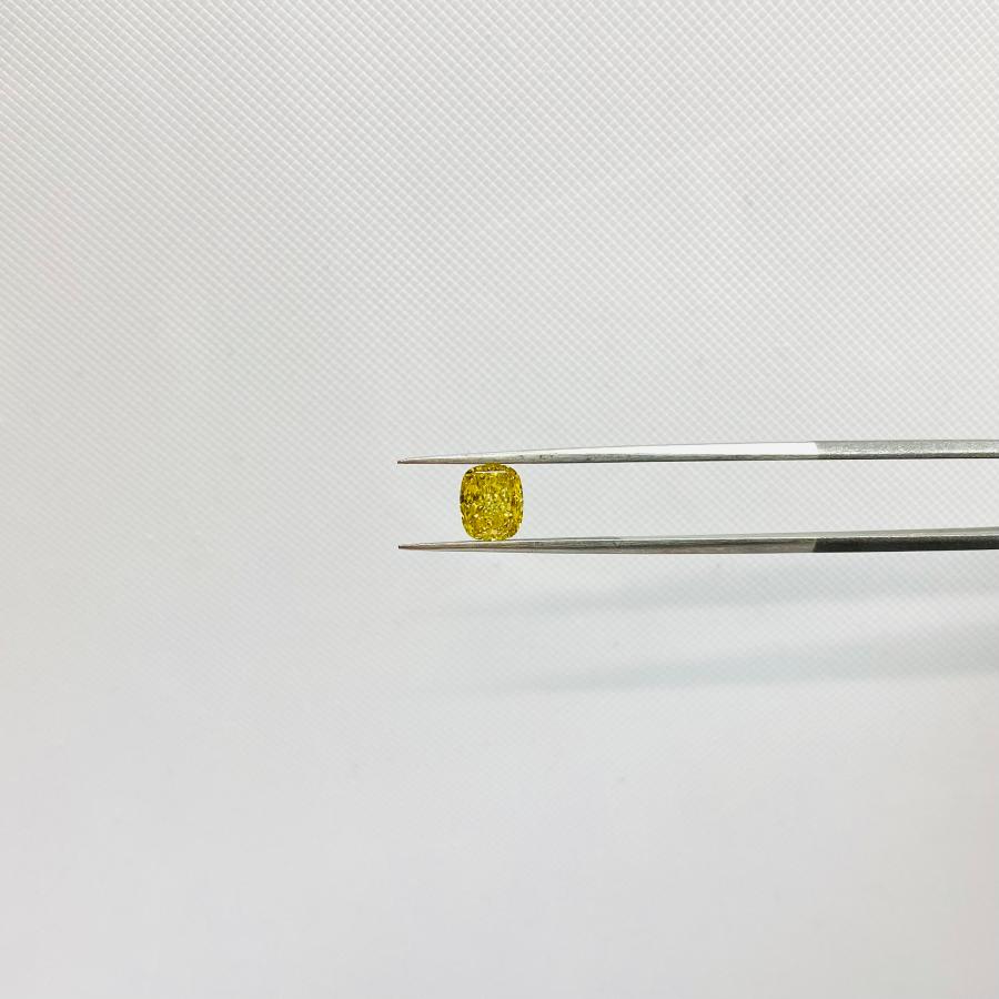 FANCY VIVID YELLOW 1.02ct CU/RT3057/GIA |  | 03