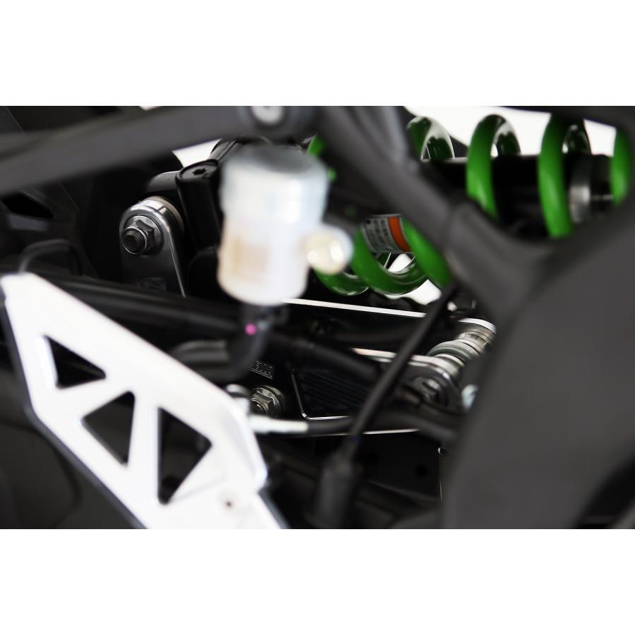 アエラ リンクプレート ブラック ZX-4R/RRの画像