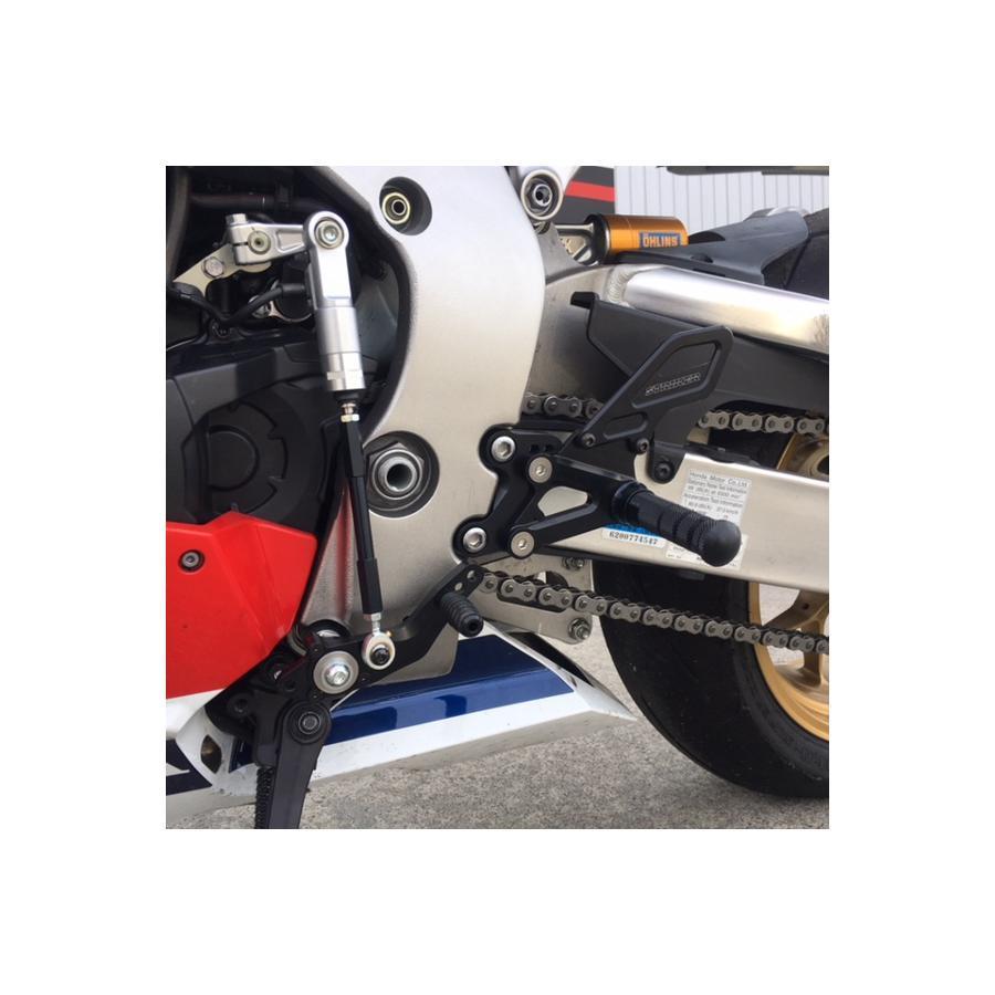 STRIKER (ストライカー) ステップ CBR1000RR ブラック スペシャルステップキット SS-AA2142Bの画像