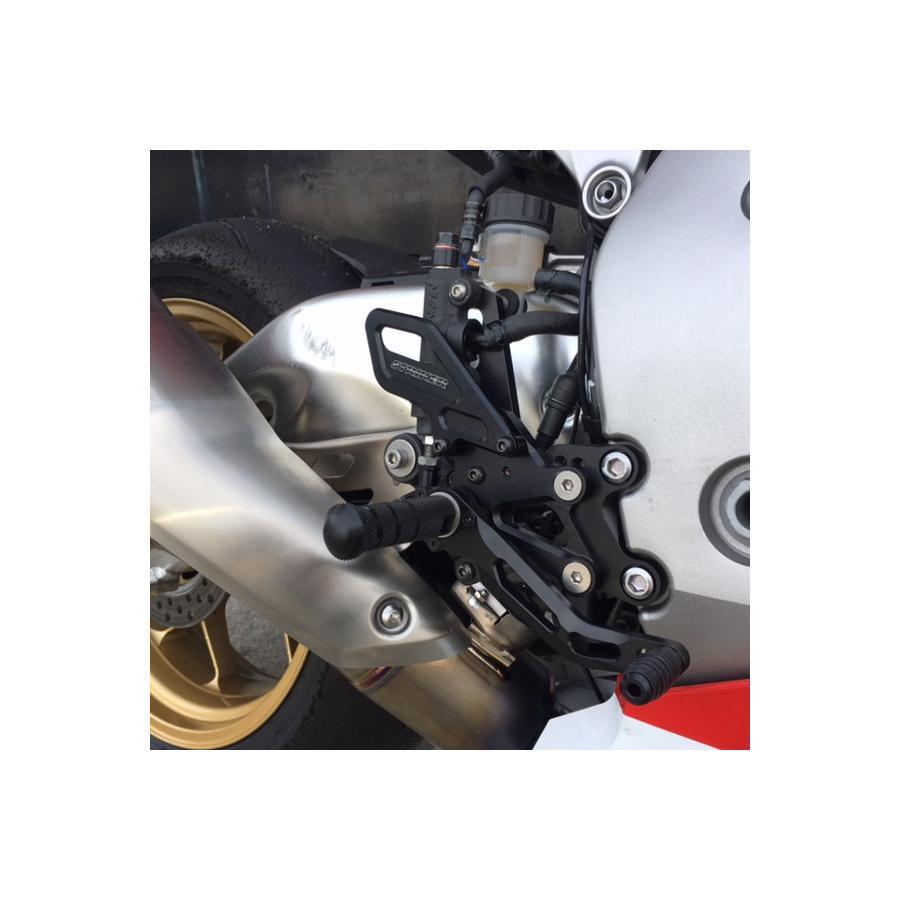 STRIKER (ストライカー) ステップ CBR1000RR ブラック スペシャルステップキット SS-AA2142Bの画像