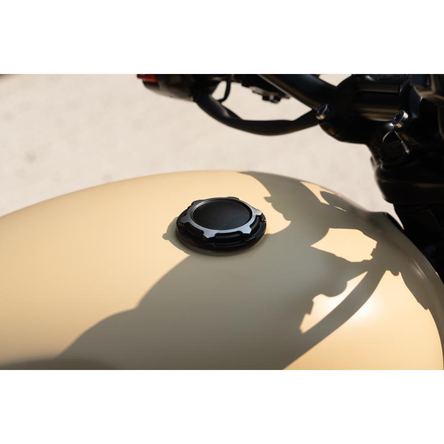 モートーン タンクキャップ TELSTAR ブラック/ポリッシュ T100/T120 SpeedTwin900 Scrambler900 MMU658の画像