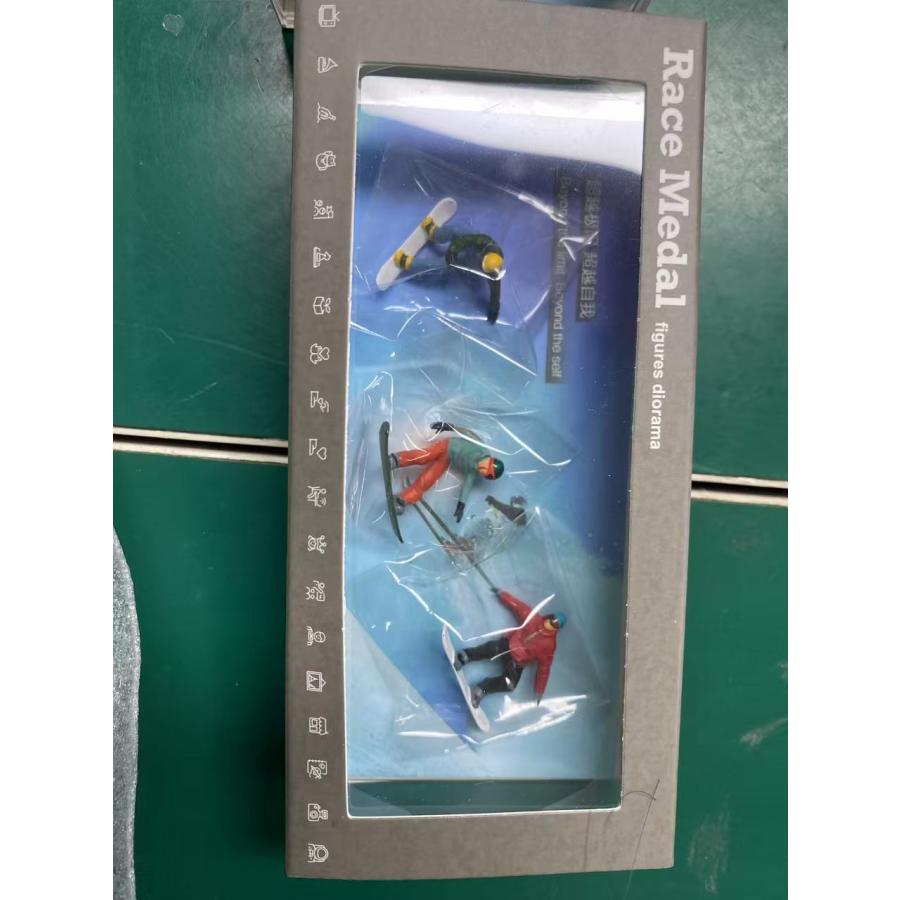 大人気！ミニピープルモデル スノーボーダー スキー 3pcs セット 1/64